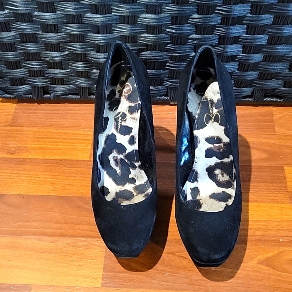 JESSICA SIMPSON  EUC BLACK SUEDE PUMPS